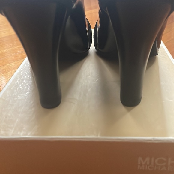 EUC Michael Kors Lattington Pump (black patent finish) - original box - Picture 5 of 12